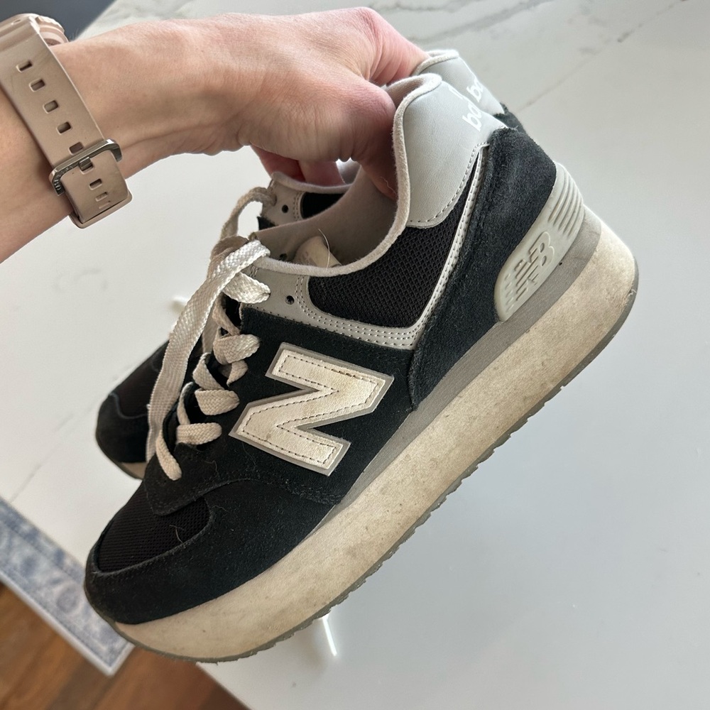 New Balance 574+ women's size 10.5 black and white - Picture 5 of 6